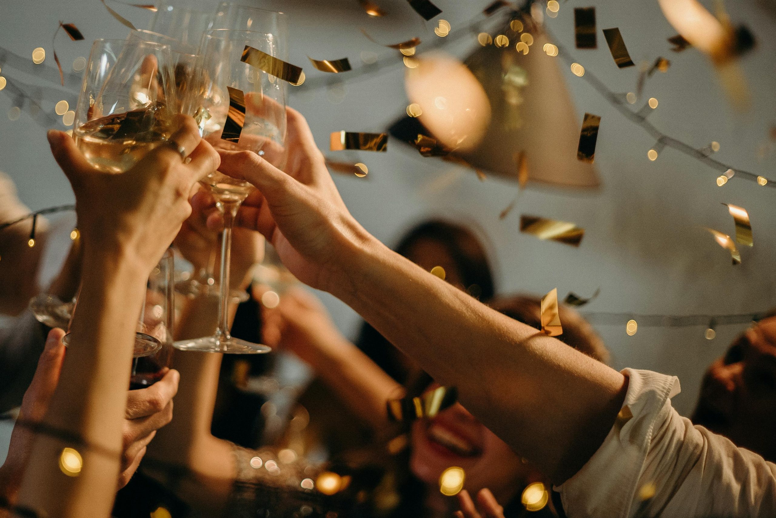 Fun activities to help your wedding guests mingle